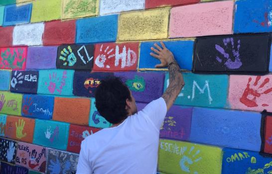 Marc Anthony y Juan Luis Guerra comparten con niños de Orfanato de La Romana