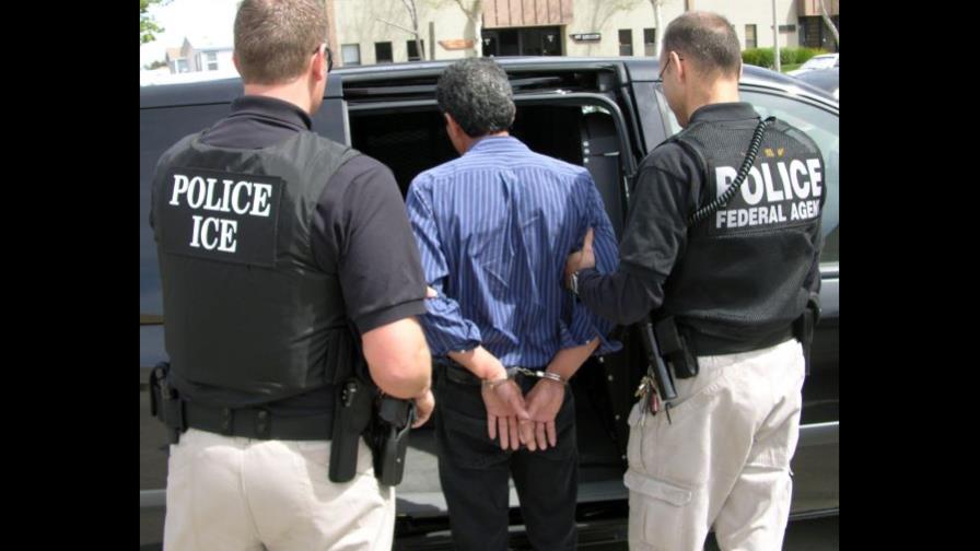 Arrestan a 121 inmigrantes en operativo de fin de semana en Estados Unidos Arrestan a 121 inmigrantes en operativo de fin de semana en Estados Unidos