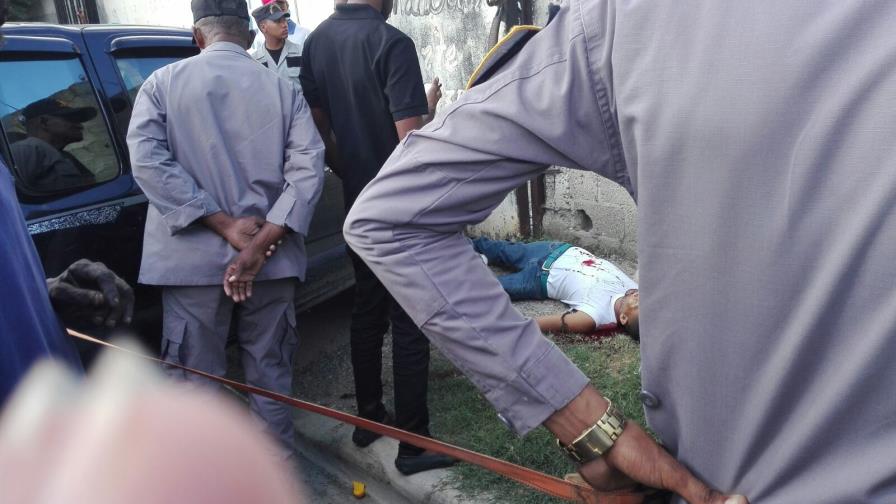 Matan hombre próximo a la estación del Metro Mamá Tingó