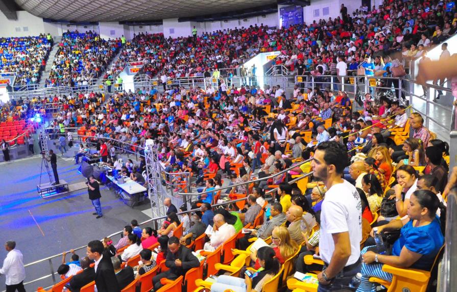 Evangélicos abarrotan Arena del Cibao y oran por una mejor República Dominicana
