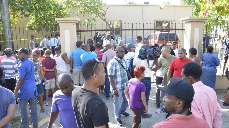 Hombre mata expareja en parqueo de Juzgado de Paz 