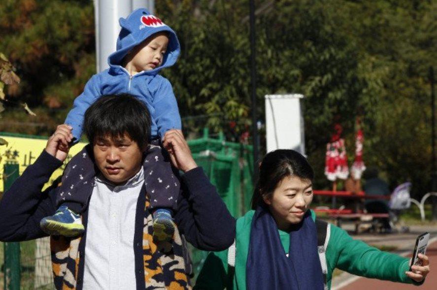 China elimina la autorización previa para tener dos hijos