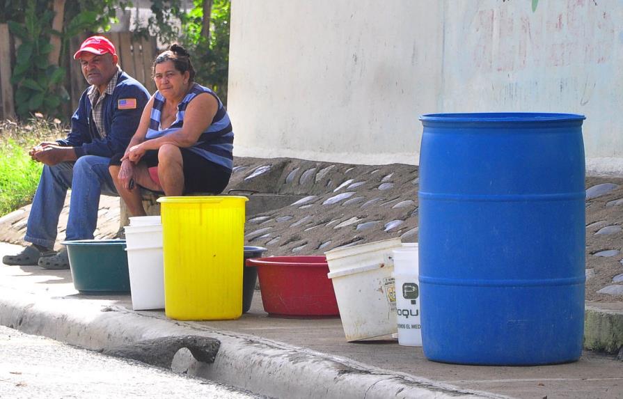 Persiste crisis  de agua potable en Santiago
