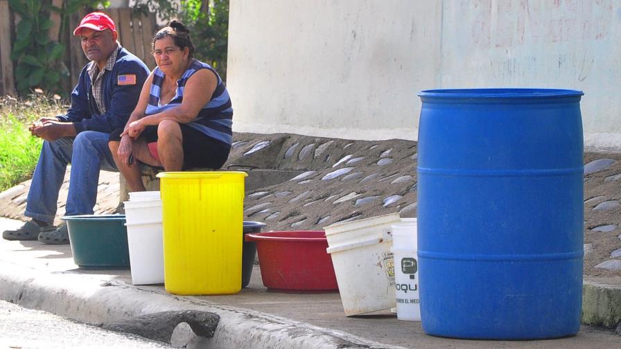 Persiste crisis de agua potable en Santiago Persiste crisis de agua potable en Santiago