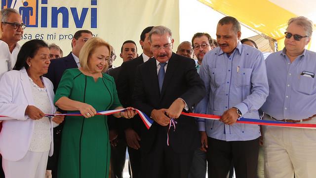 Presidente Medina inaugura  Centro de Diagnóstico y dos complejos habitacionales en Dajabón 