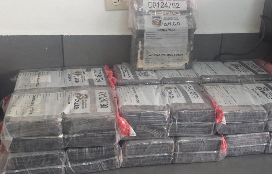 Incautan 52.68 kilos de cocaína en barco procedente de Colombia