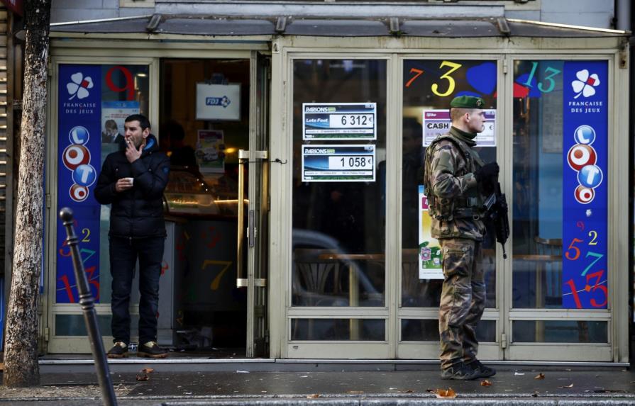 Matan a un hombre que intentó atacar una comisaría en París