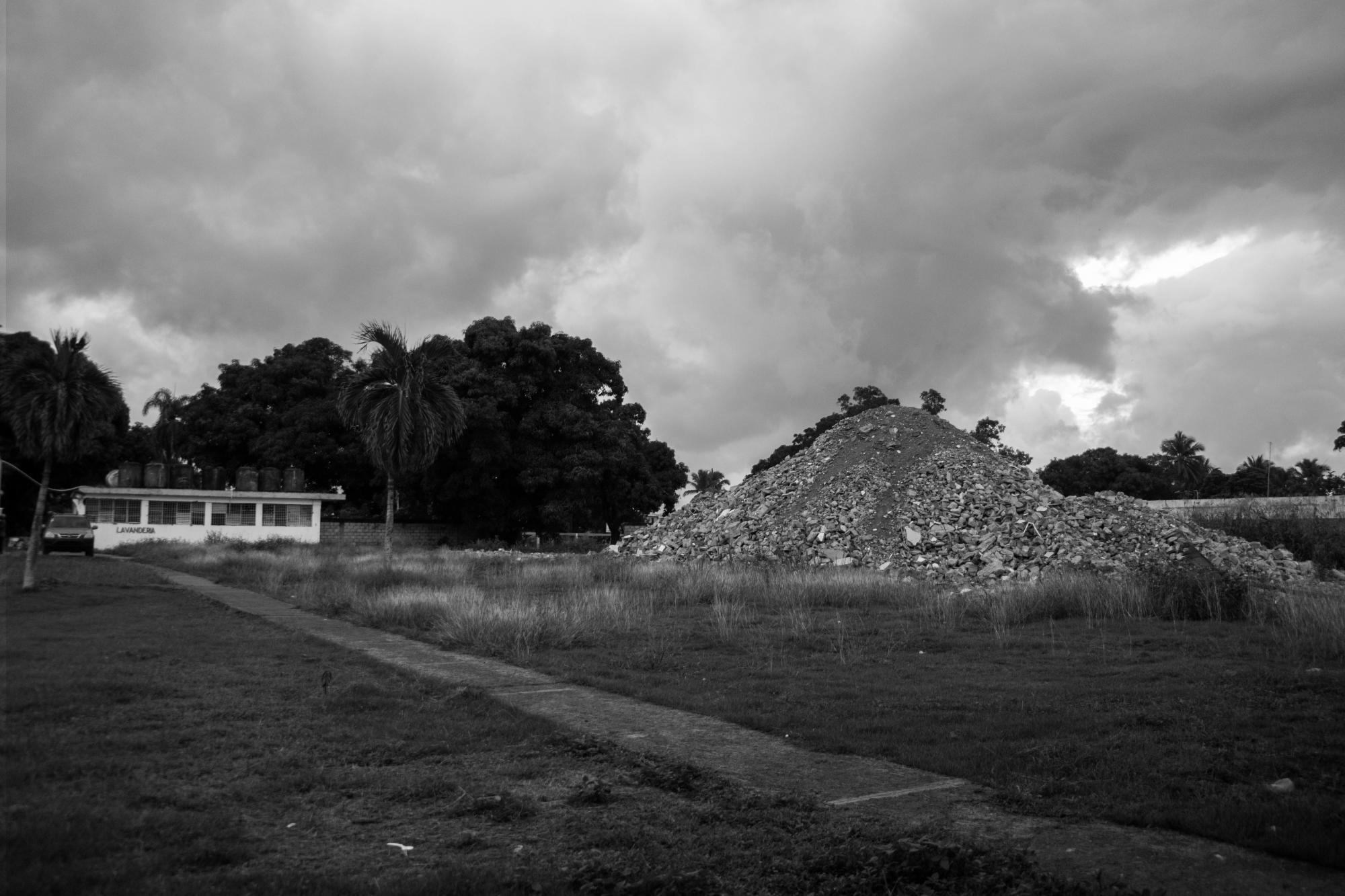Uno de los viejos pabellones demolido para abrir paso a la nueva edificación.