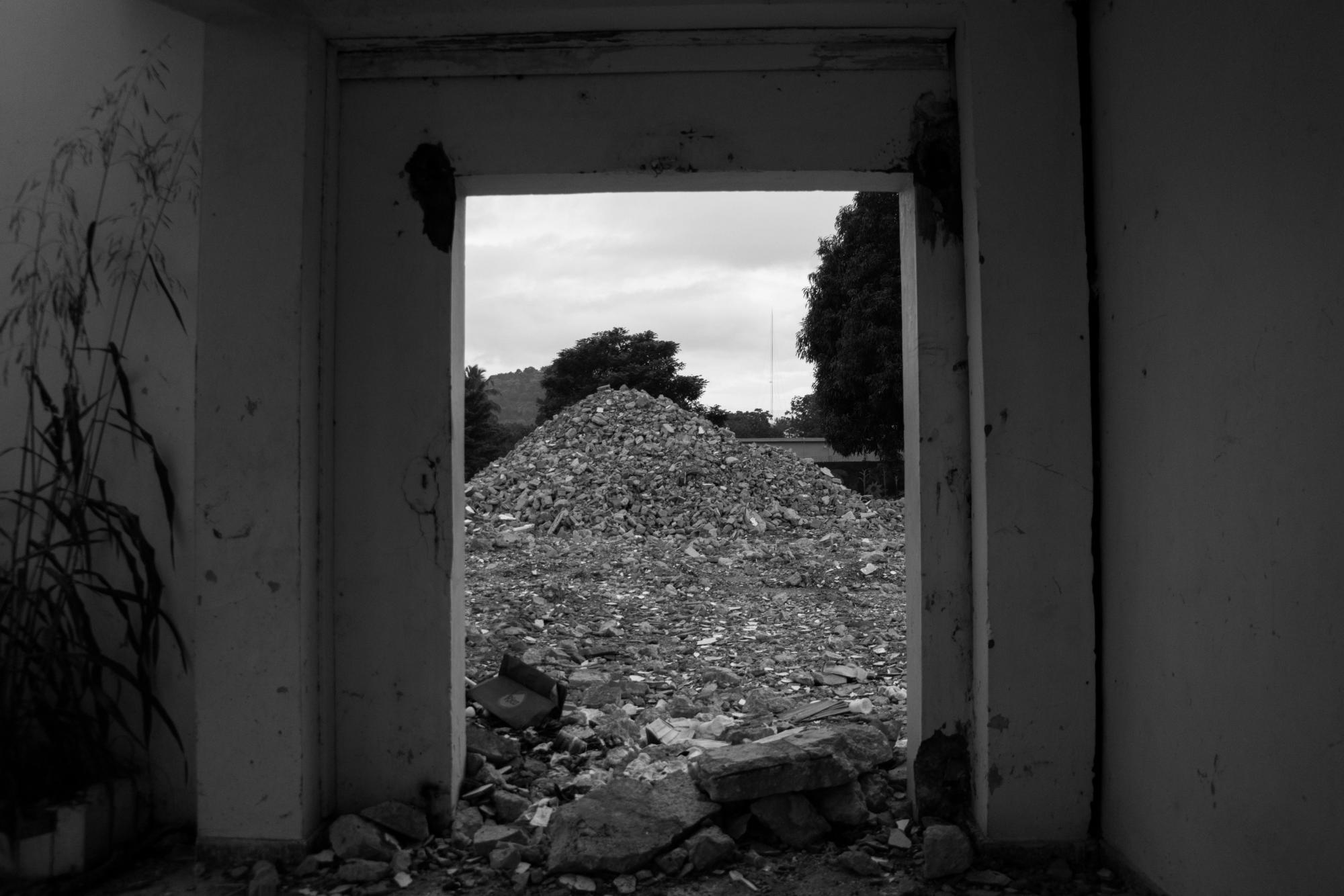 Uno de los viejos pabellones demolido para abrir paso a la nueva edificación.