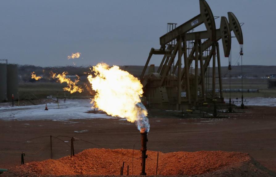 Los petróleos de Texas y de Brent cierran por debajo de los 34 dólares