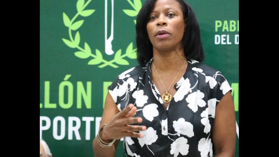 Teresa Durán se convierte en primera mujer en dirigir en el distrital Teresa Durán se convierte en primera mujer en dirigir en el distrital