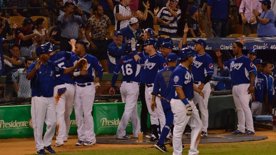 Licey triunfa y se afianza en la 1ra posición en el béisbol invernal