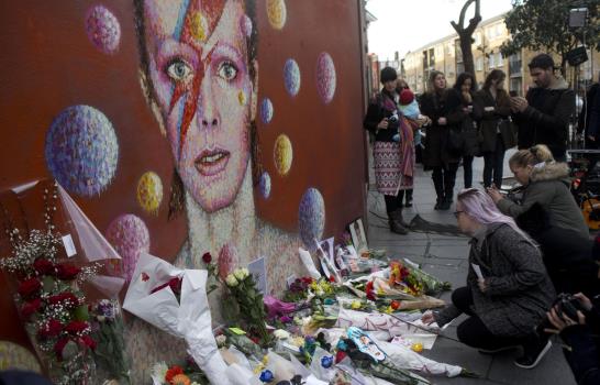 Ministerio de Relaciones Exteriores de Alemania dice que Bowie ayudó a derribar el Muro 