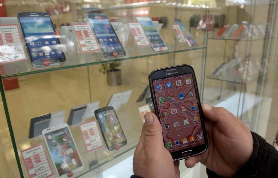 Autoridades monitorean venta de celulares robados en tiendas