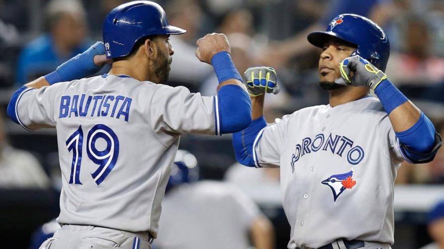 Toronto pondera extensiones para Encarnación y Bautista