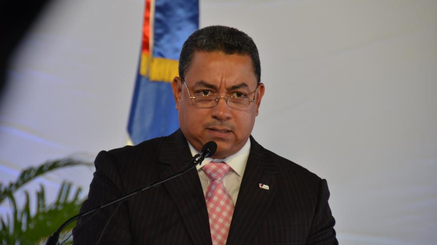 Director del IDAC revela que luces de rayos láser a los aviones es una práctica que se ha intensificado