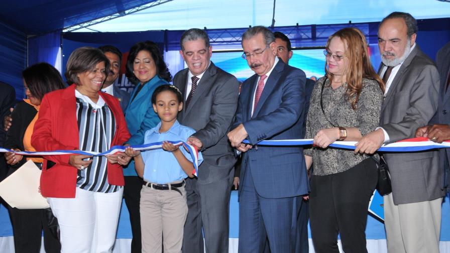 Presidente Medina inaugura escuela de 29 aulas en Los Alcarrizos a un costo de RD$74.8 millones