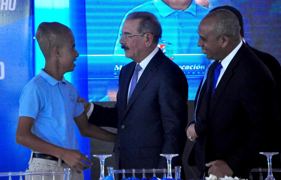 Presidente Medina entrega estancia infantil y dos centros educativos en Bonao