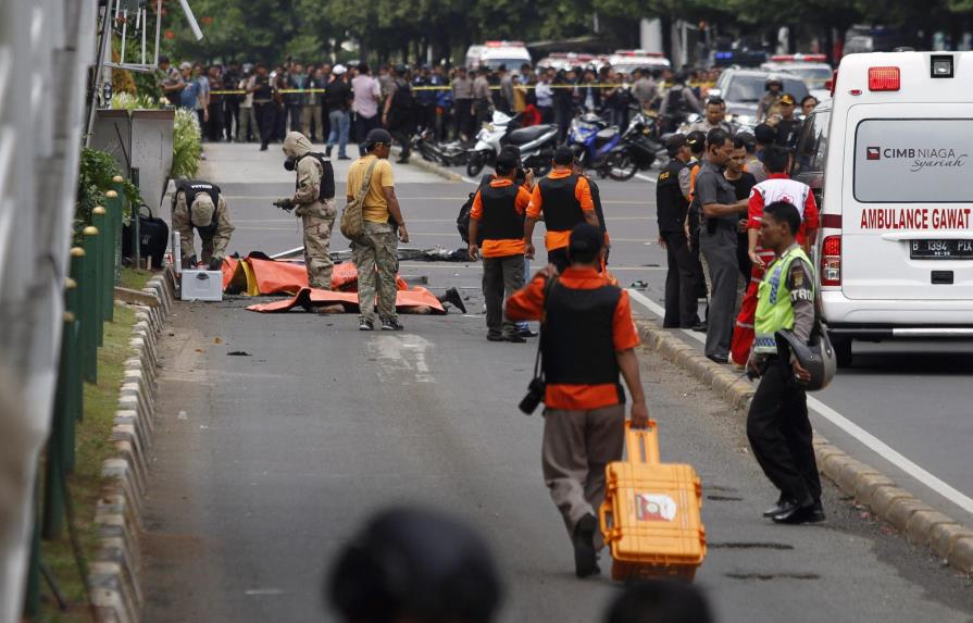 Al menos siete muertos en atentados en un centro comercial de Yakarta