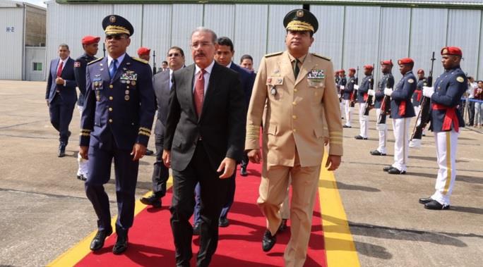 Danilo Medina salió hacia Guatemala este mediodía