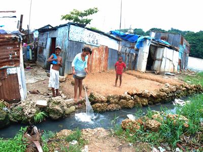 Pisos de tierra, la realidad que RD quiere dejar en el pasado