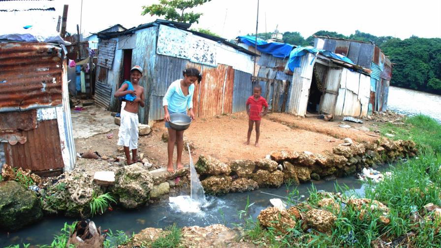 Pisos de tierra, la realidad que la República Dominicana quiere dejar en el pasado Pisos de tierra, la realidad que la República Dominicana quiere dejar en el pasado