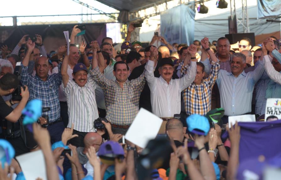 Danilo Medina proclamó a Amílcar Romero como candidato a senador de la provincia Duarte