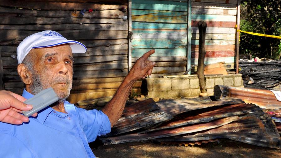 Sepultan ancianos murieron calcinados