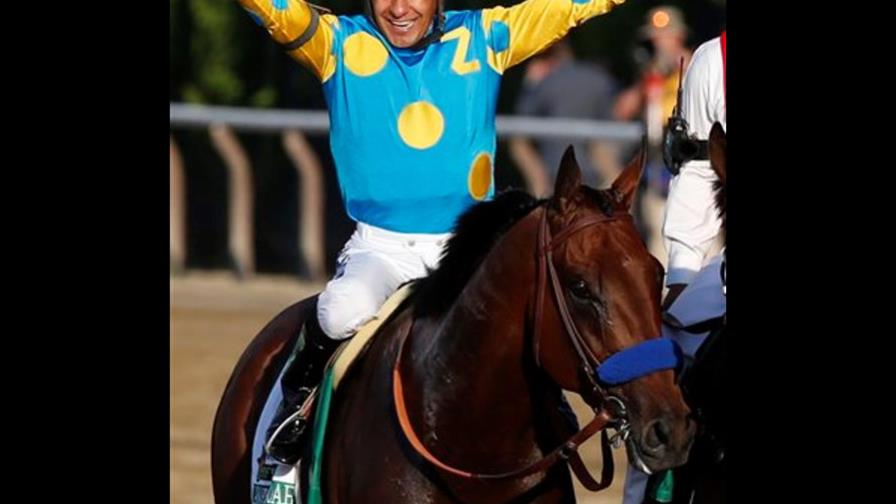 American Pharoah gana premio; Víctor Espinoza no 