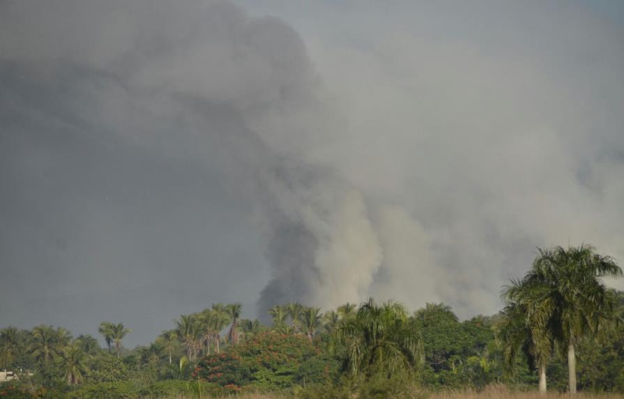 Incendio en el vertedero de Duquesa causa humareda en Distrito Nacional y provincia Santo Domingo  