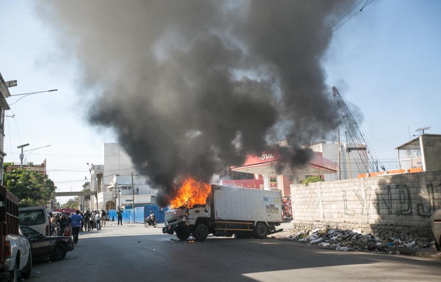 Manifestación violenta en Puerto Príncipe contra elecciones presidenciales