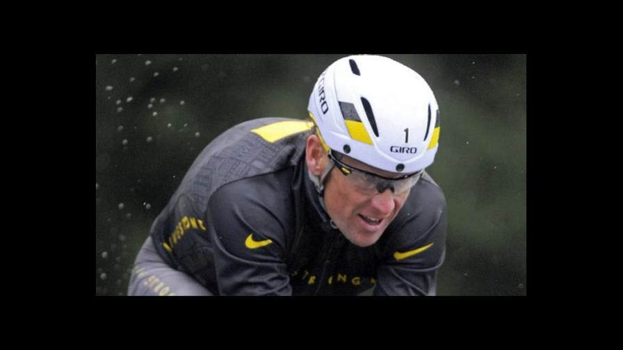 Renuncia directora de la fundadción de Lance Armstrong