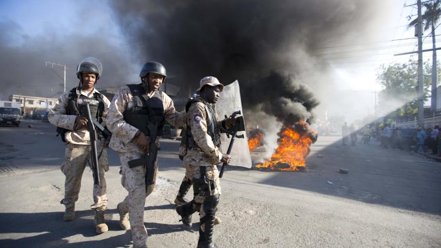 Haití vive tercer día    de violentas protestas