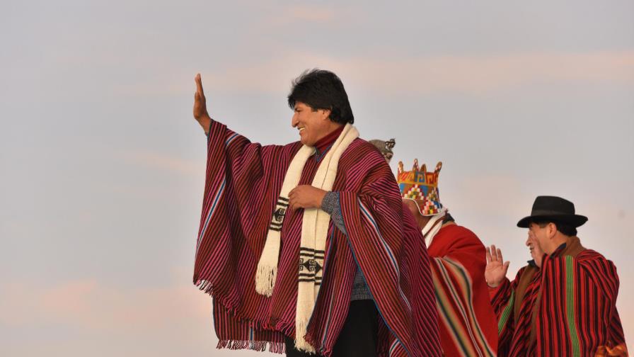 Evo Morales agradece una década en la Presidencia en la antigua Tiahuanaco
