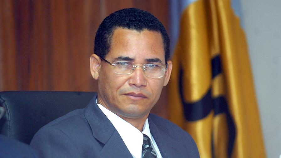 Eddy Olivares critica  la decisión del Tribunal Superior Administrativo sobre distribución de diputados