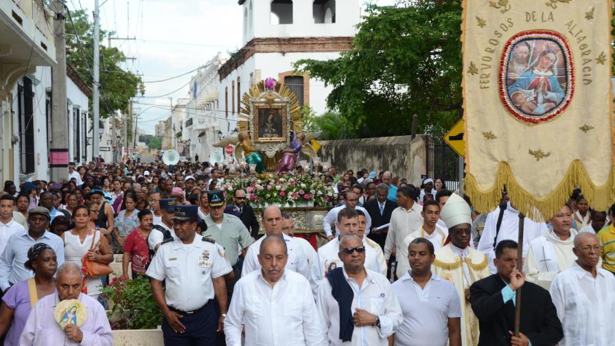 Cientos participan de la peregrinación de La Altagracia por la Ciudad Colonial Cientos participan de la peregrinación de La Altagracia por la Ciudad Colonial