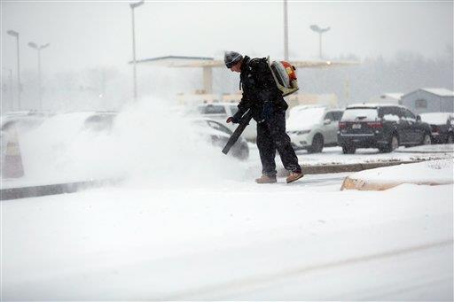 Amenaza de tormentas de nieve cancela miles de vuelos en Estados Unidos 