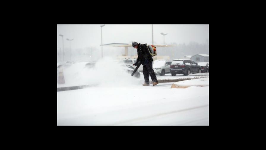 Amenaza de tormentas de nieve cancela miles de vuelos en Estados Unidos 