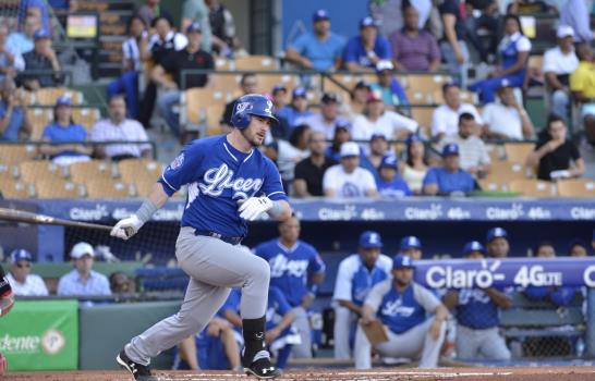 El Escogido puso la serie “a punto de mate” frente al Licey