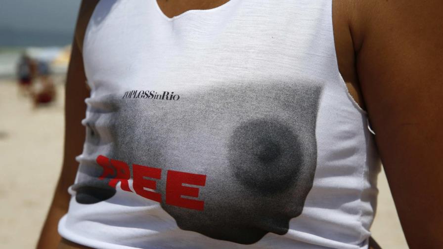 Mujeres en Estados Unidos demandan que se les permita el pecho descubierto en las playas