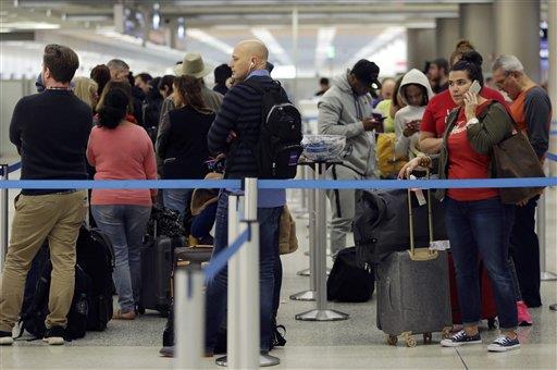 Aeropuertos de Estados Unidos reanudan actividades tras el paso de la tormenta Jonás