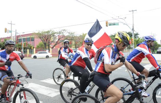 Ciclistas celebran natalicio de Duarte con recorrido por la Capital 