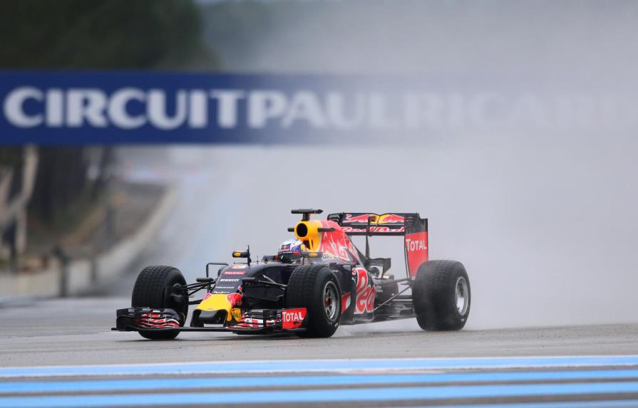 Temporada de F1 inicia con prueba de neumáticos de lluvia