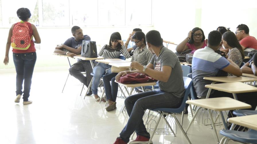 Se cumple paro de profesores en la UASD