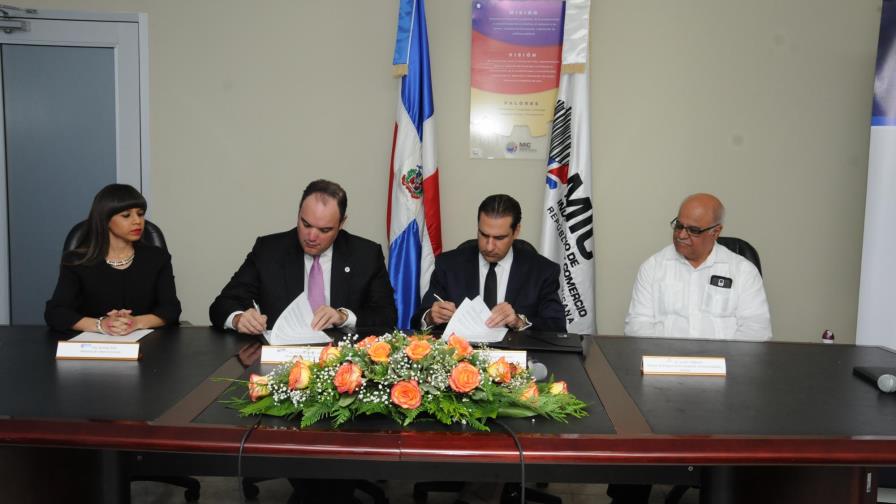 MIC y FINJUS firman acuerdo sobre comercio exterior y solución de controversias