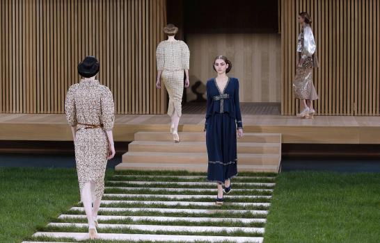 Chanel presenta desfile ecológico en París 