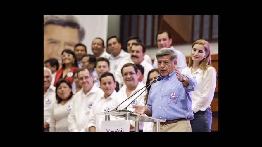 Uno de los candidatos más populares de Perú es acusado de plagiar tesis doctoral