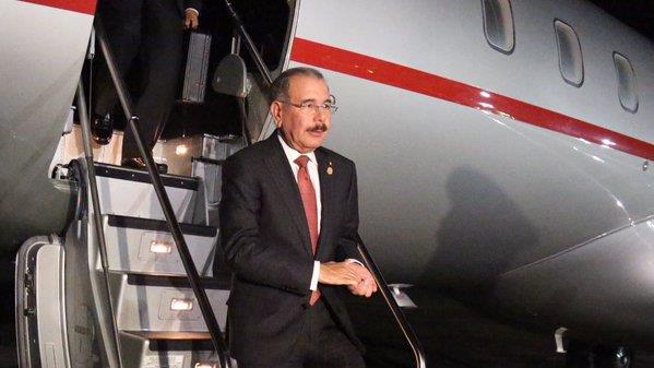 Presidente Medina retornó al país de su viaje a Ecuador 