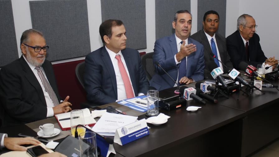 Abinader dice que malversan fondos