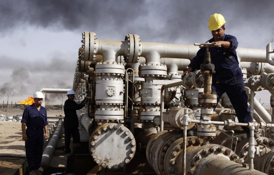 El precio del petróleo de Texas sube 2,85 % y cierra en 33,22 dólares el barril